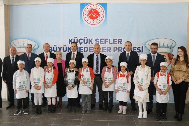 kırsaldaki öğrenciler mutfakta yapmayı pizza Ağrı