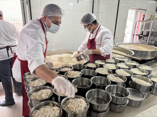 Kızılaydan ihtiyaç sahurlukları iftarlık AĞRI - Ramazanda sahiplerinin Türk ve 8