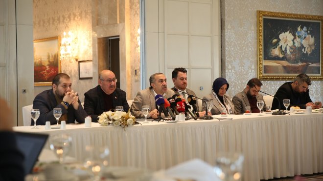 AK Parti Büyükşehir Belediye Başkan adayı Arvas, gazetecilerle bir araya geldi