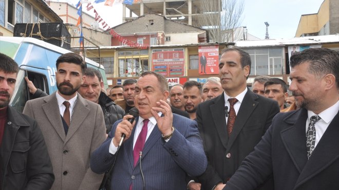 AK Parti heyeti Bulanık'ta vatandaşla buluştu