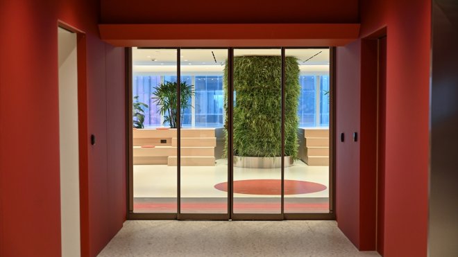 Akbank, genel müdürlük binasında yenilikçi dönüşüm hareketi başlattı