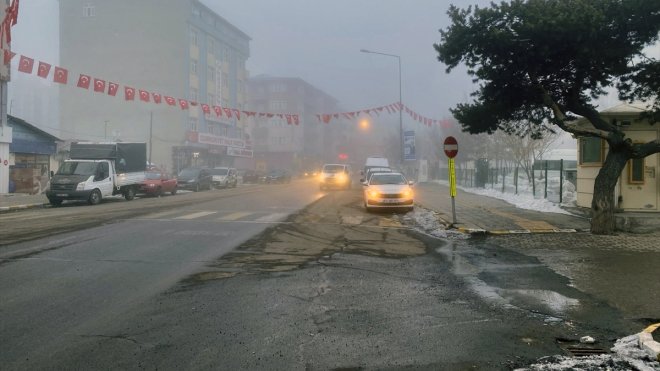 Ardahan'da yoğun sis görüş mesafesini düşürdü