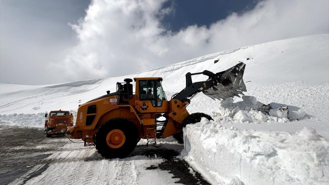 ARDAHAN - Kardan kapanan Ardahan-Ardanuç kara yolunun açılması için çalışma başlatıldı1