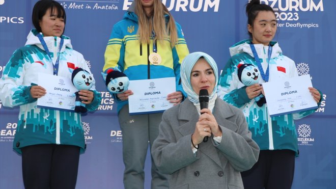 Bakan Göktaş, 20. İşitme Engelliler Kış Olimpiyatları madalya törenine katıldı: