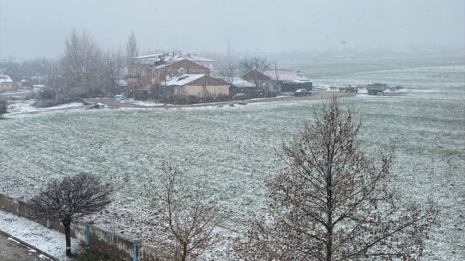 Baskil'de kar yağışı etkili oldu