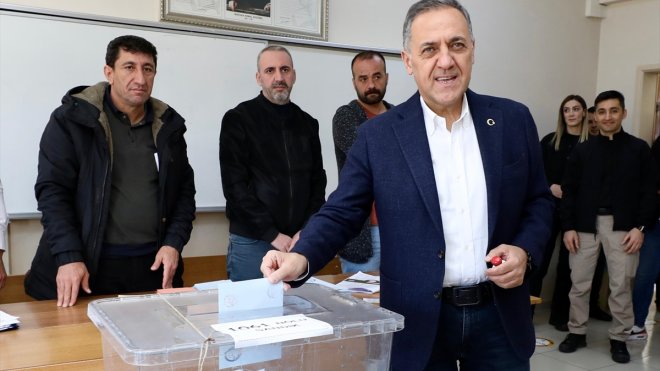 Bingöl Valisi Usta, oyunu kullandı