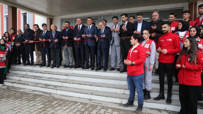 Bitlis'te hastane ve üniversite yerleşkesinde 'Kızılay Butik' açıldı
