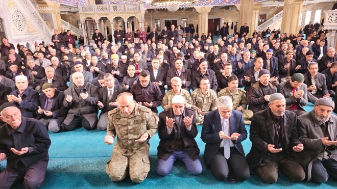 Bitlis'te helikopter kazasında şehit olan askerler için mevlit okutuldu