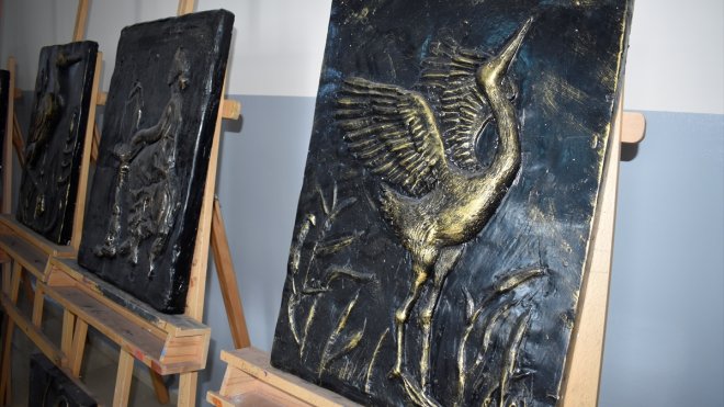 Bitlis'te yetişen geleceğin sanatçıları yaptıkları eserlerle yıl sonu sergisine hazırlanıyor