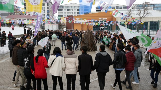 DEM Parti Eş Genel Başkanı Oruç, Bitlis'te nevruz kutlamasına katıldı