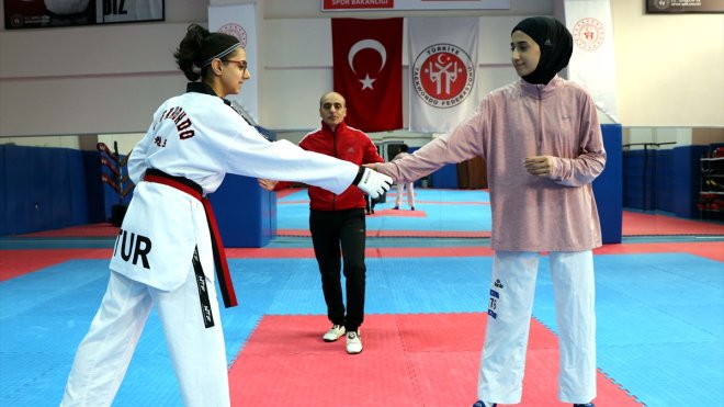 Elazığlı milli sporcu Ebrar, tekvandoda Avrupa şampiyonluğu için çalışıyor