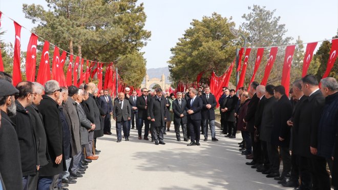 Erzincan'da 32 yıl önceki depremde hayatını kaybedenler anıldı
