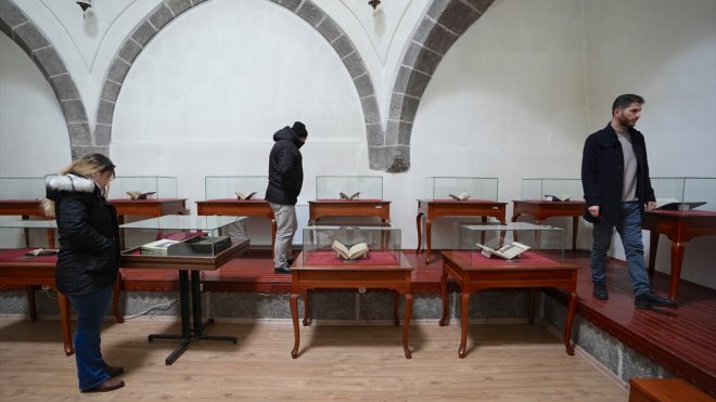 Erzurum'da 700 yıllık yazma eserler ramazana özel ziyarete açıldı