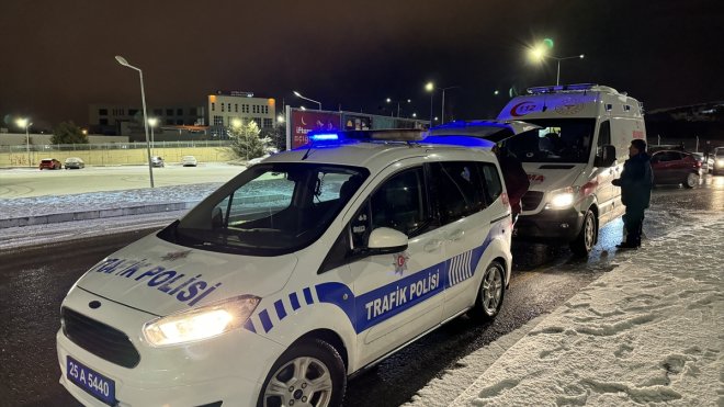 Erzurum'da kar yağışı sonrası 48 aracın karıştığı 17 ayrı kazada 12 kişi yaralandı