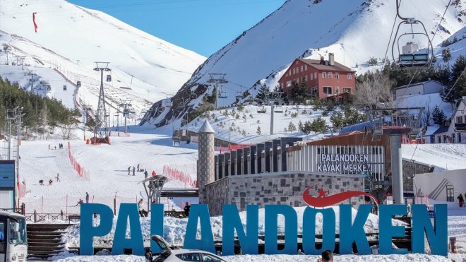 Palandöken ve Sarıkamış'ta martın son haftasında kayak keyfi sürülüyor