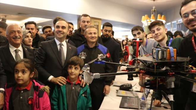Sanayi ve Teknoloji Bakanı Mehmet Fatih Kacır, Erzurum'da gençlerle buluştu:
