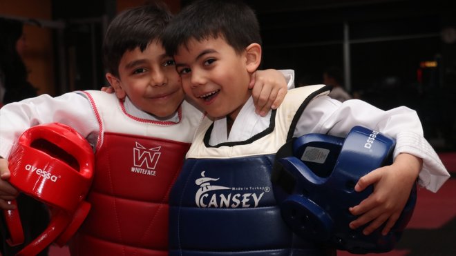 ERZURUM - Şehit çocukları, tekvandoda başarı için ter döküyor1