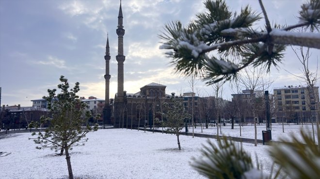 Erzurum ve Kars karla kaplandı