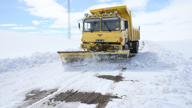 Erzurum ve Kars'ta 26 yerleşim yerinin yolu ulaşım açıldı