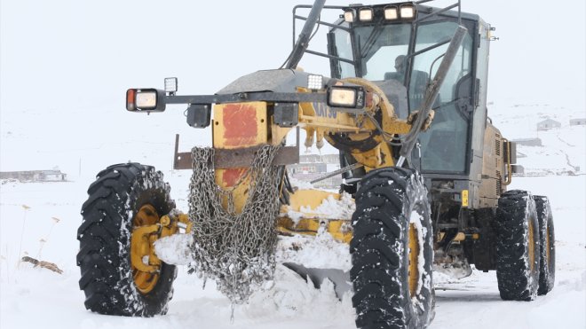 Erzurum ve Kars'ta 594 yerleşim yerine ulaşım sağlanamıyor