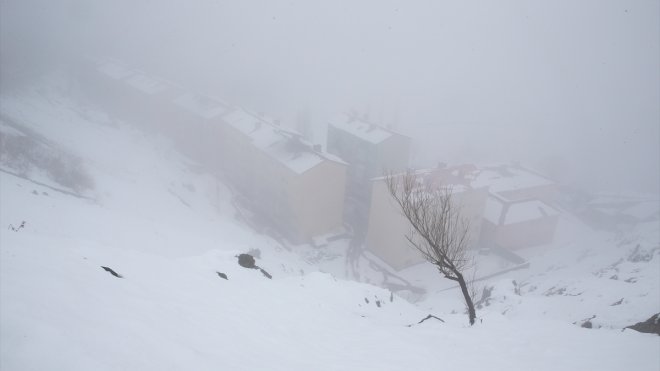 HAKKARİ - 18 yerleşim yerine ulaşım sağlanamıyor1