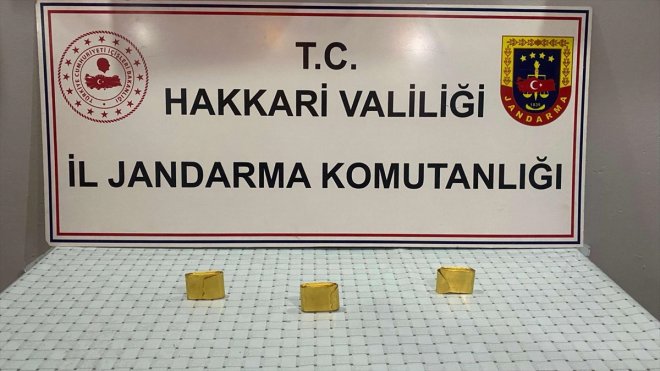 Hakkari'de 2 kişinin üzerinde 3 kilogram altın ele geçirildi