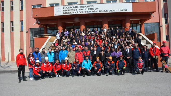 HAKKARİ - Deprem ve yangın tatbikatı yapıldı1