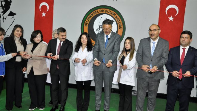 Hakkari Valisi ve Belediye Başkan Vekili Çelik Çukurca'da açılışlara katıldı