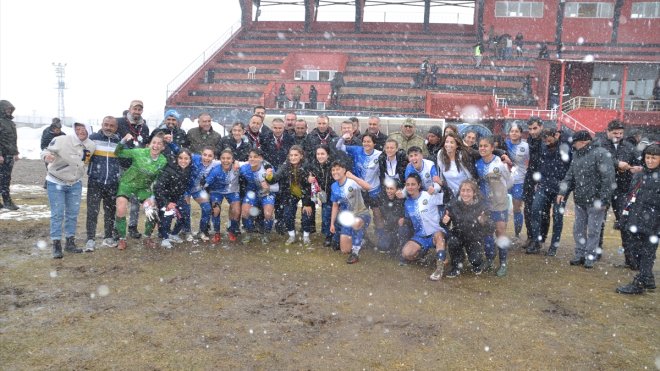 Yüksekova Belediyespor, play-off'un ilk maçında rakibini farklı yendi