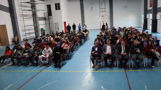 Iğdır kırsalındaki ortaokul öğrencilerinin gelecek planları araştırmayla belirleniyor