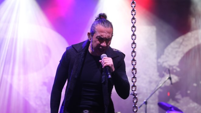 Şarkıcı Kıraç Iğdır'da Nevruz Bayramı dolayısıyla konser verdi
