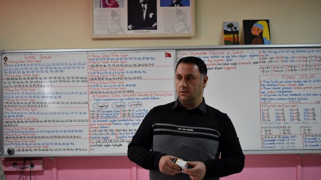 Kanser hastası öğretmen öğrencilerinin sevgisiyle hayata tutunuyor