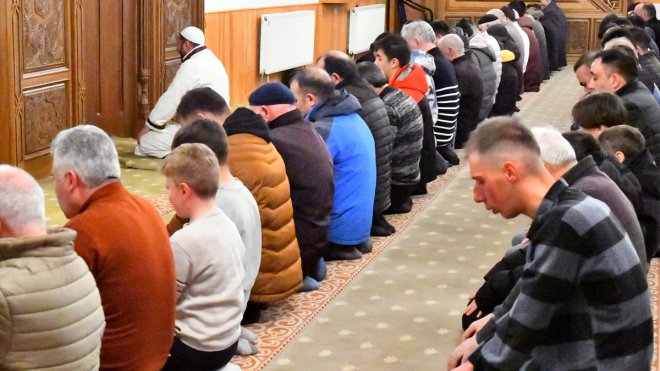 KARS - İlk teravih namazı kılındı1