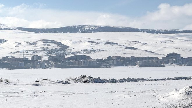 Erzurum, Kars ve Ardahan'da kar yağışı etkili oldu
