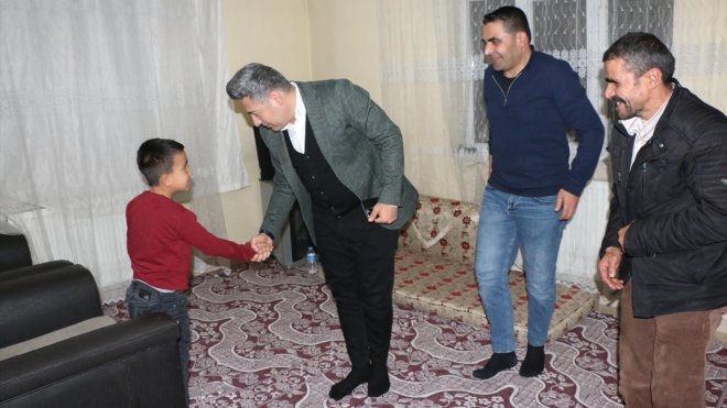 Kaymakam Özçelik, vatandaşların iftar sofrasına konuk oldu