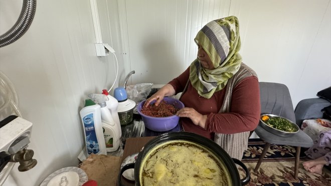 Kahramanmaraş merkezli depremlerin etkilediği Malatya ve Adıyaman'da ilk iftar