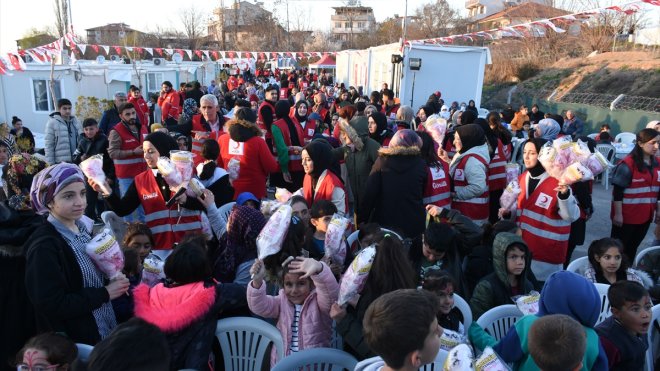 Türk Kızılay, Malatya'da konteyner kentteki depremzedelere iftar verdi