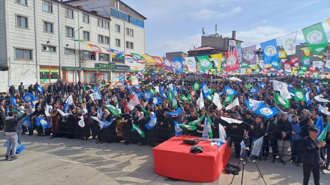 DEM Parti Eş Genel Başkanı Bakırhan, Muş'ta seçim çalışmalarını sürdürdü