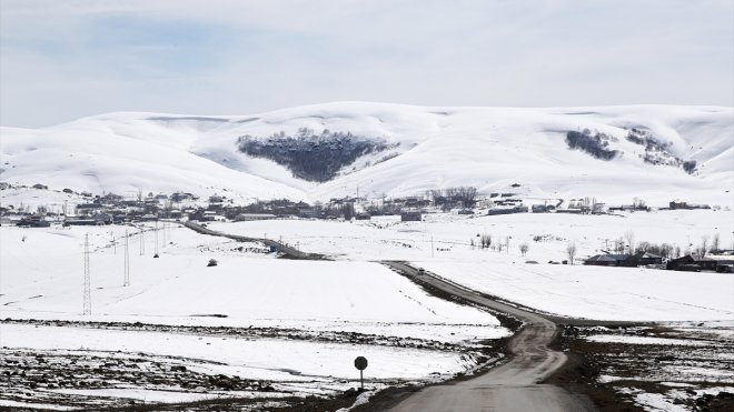 MUŞ - Ekipler köyleri dolaşarak hasta ve yaşlılara evde sağlık hizmeti veriyor1