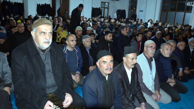Van ve Muş'ta ilk teravih namazı kılındı