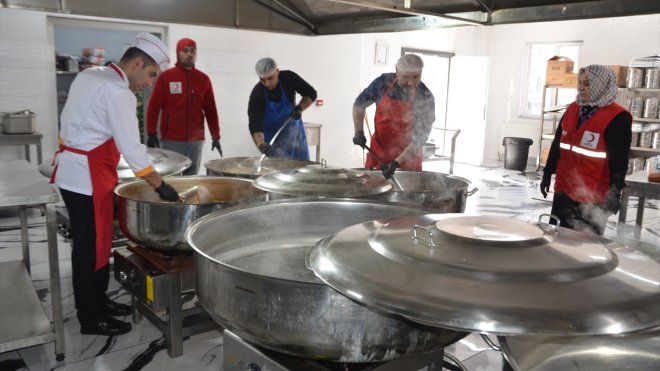 Türk Kızılay, Muş'ta her gün 1200 aileye sıcak yemek ulaştırıyor