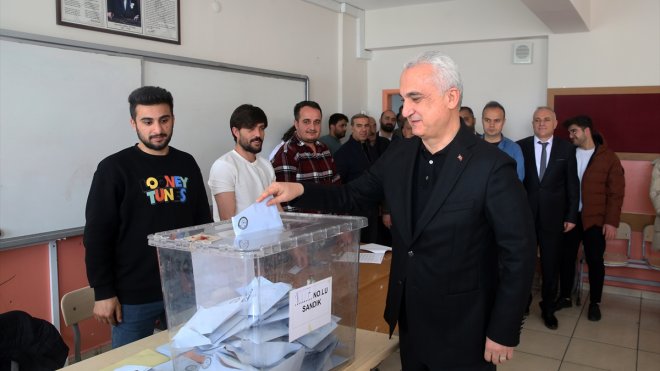 Muş Valisi Çakır, oyunu kullandı1