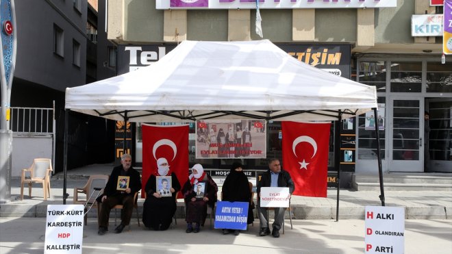 Muşlu aileler, DEM Parti önündeki eylemlerine devam etti1