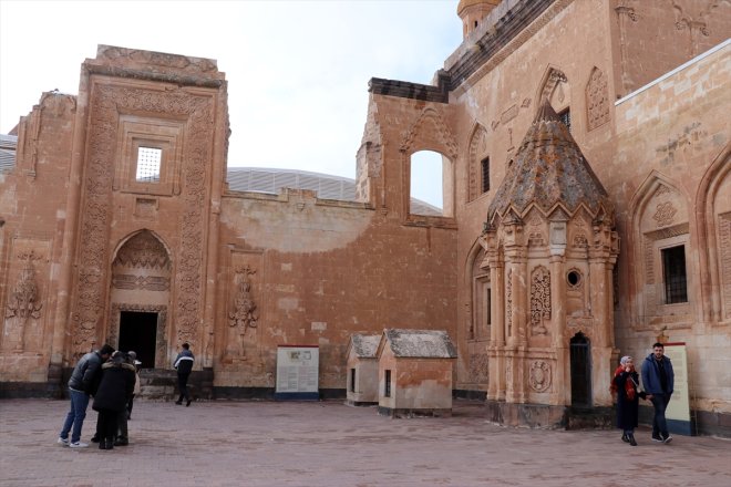 kaplandı martta karla Tarihi Sarayı İshak Paşa 2