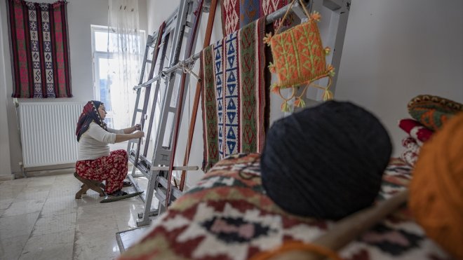 Tunceli'de kadınlar "cicim" dokumacılığını yaşatmaya çalışıyor