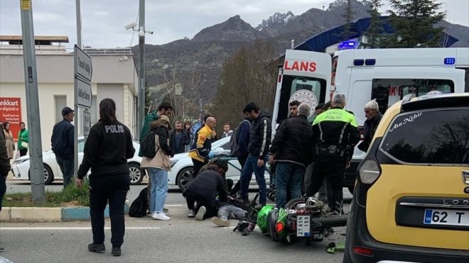 Tunceli'de taksiyle çarpışan motosikletin sürücüsü yaralandı