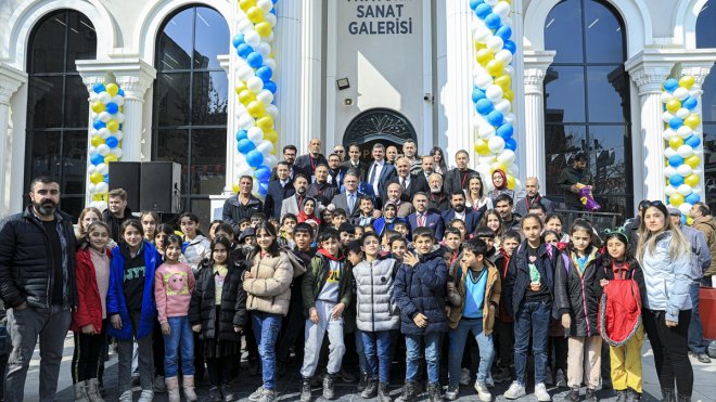 Van'da "1. Çocuk Edebiyatı Fuarı" başladı