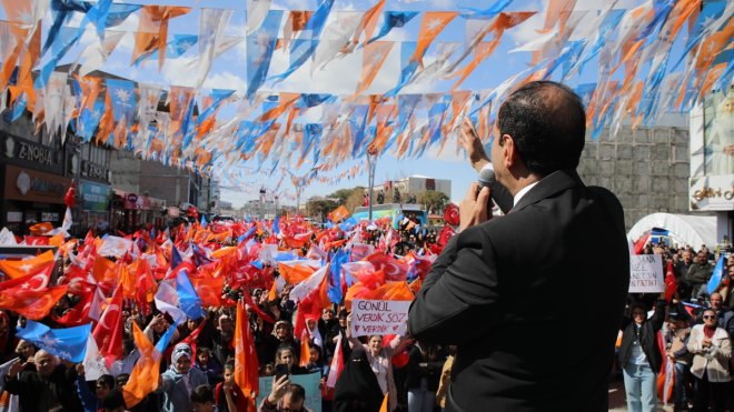 AK Parti Erciş'te miting düzenledi