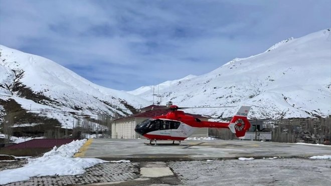Van'da ambulans helikopter 49 yaşındaki hasta için havalandı