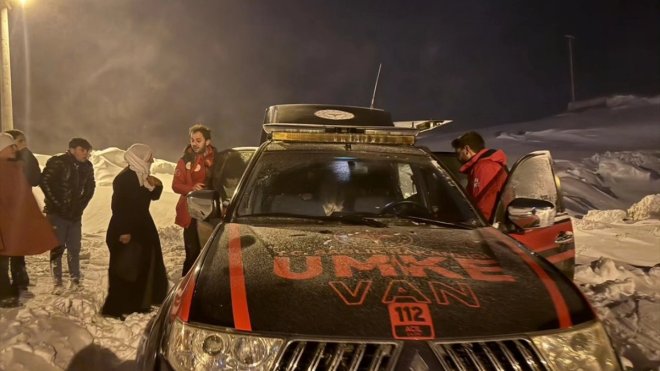 Van'da sağlık ekipleri 4 yaşındaki çocuk için seferber oldu